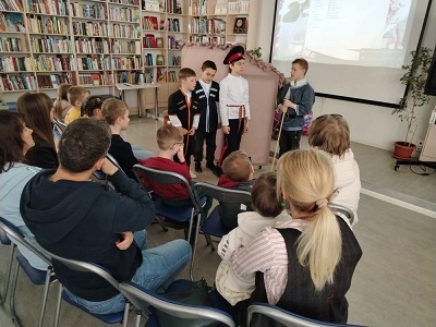 Идет спектакль